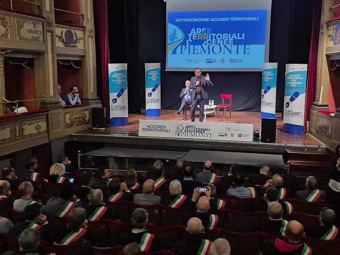 Pioggia di milioni per Langhe, Monregalese e Cebano: oltre 100 sindaci firmano il patto con la Regione