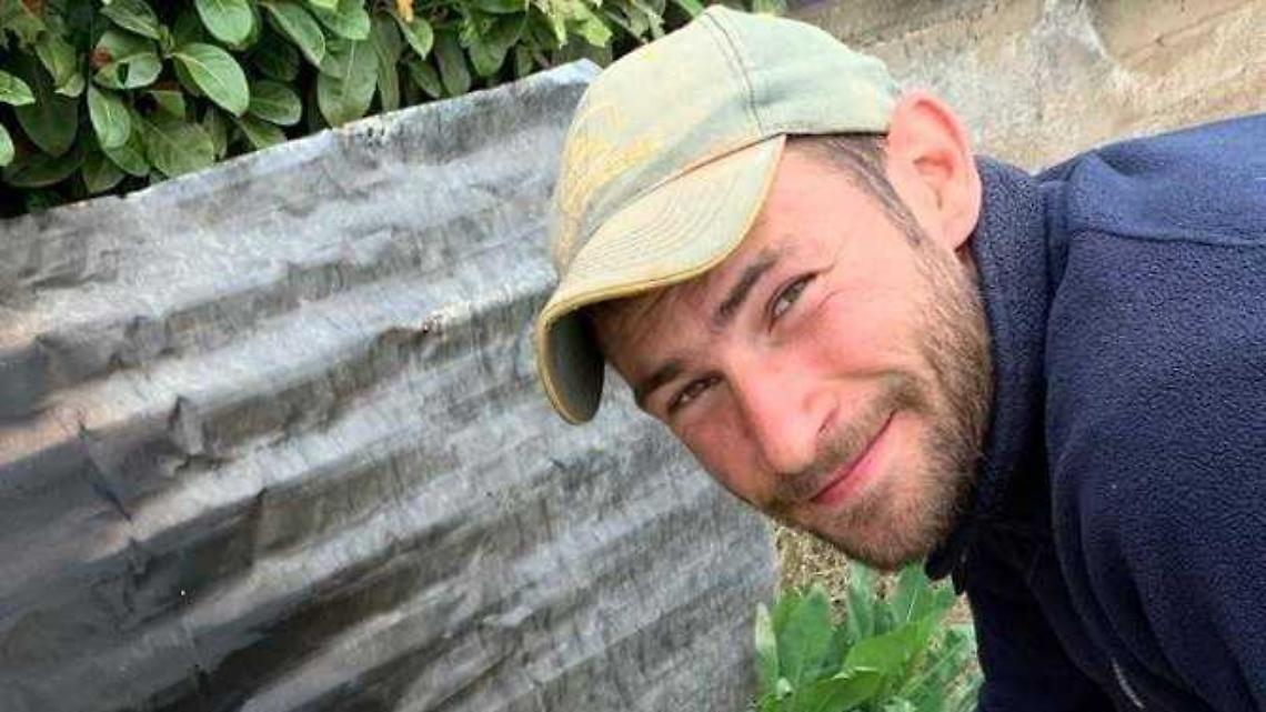 Muore a 28 anni pochi mesi dopo il matrimonio: la moglie trasforma il dolore in una giornata di solidariet&agrave;