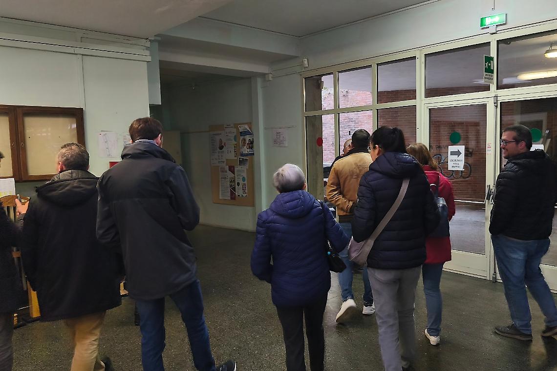 Ex studenti e prof in visita guidata... nella scuola da demolire