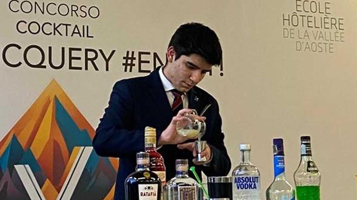 Un cocktail da podio: lo studente di Mondov&igrave; brilla nel concorso per i bartender del domani