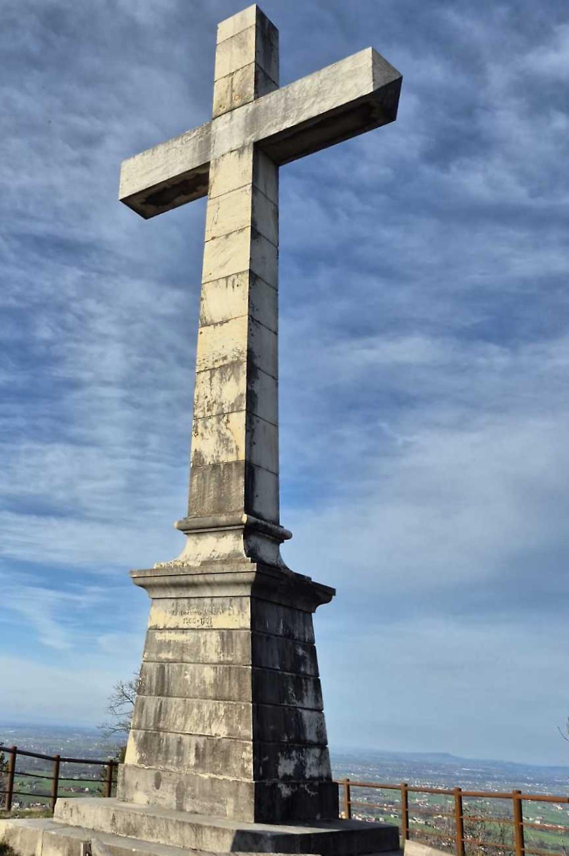 Anonimi benefattori ripuliscono i piloni per la Via Crucis: &laquo;Il bene si fa in silenzio&raquo;