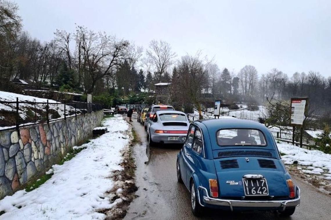Auto d&rsquo;epoca tra neve e natura: il fascino senza tempo del &ldquo;Raduno Safari&rdquo;
