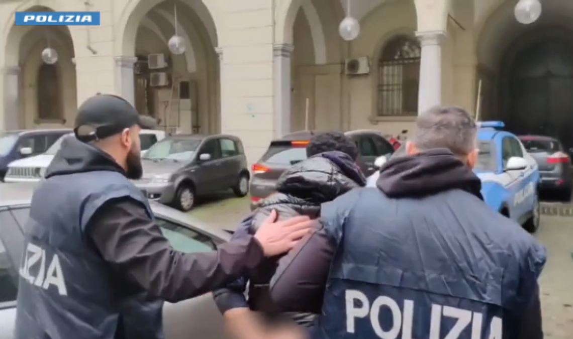 Rapinavano in strada e si vantavano sui social: sgominata la banda che terrorizzava la movida