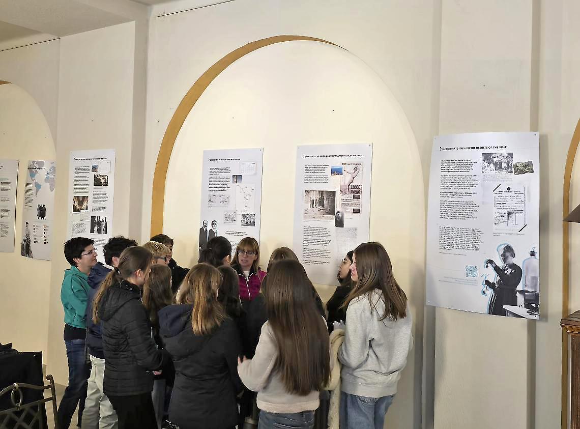 Il lato meno conosciuto di Marie Curie in una mostra tra minerali e scoperte