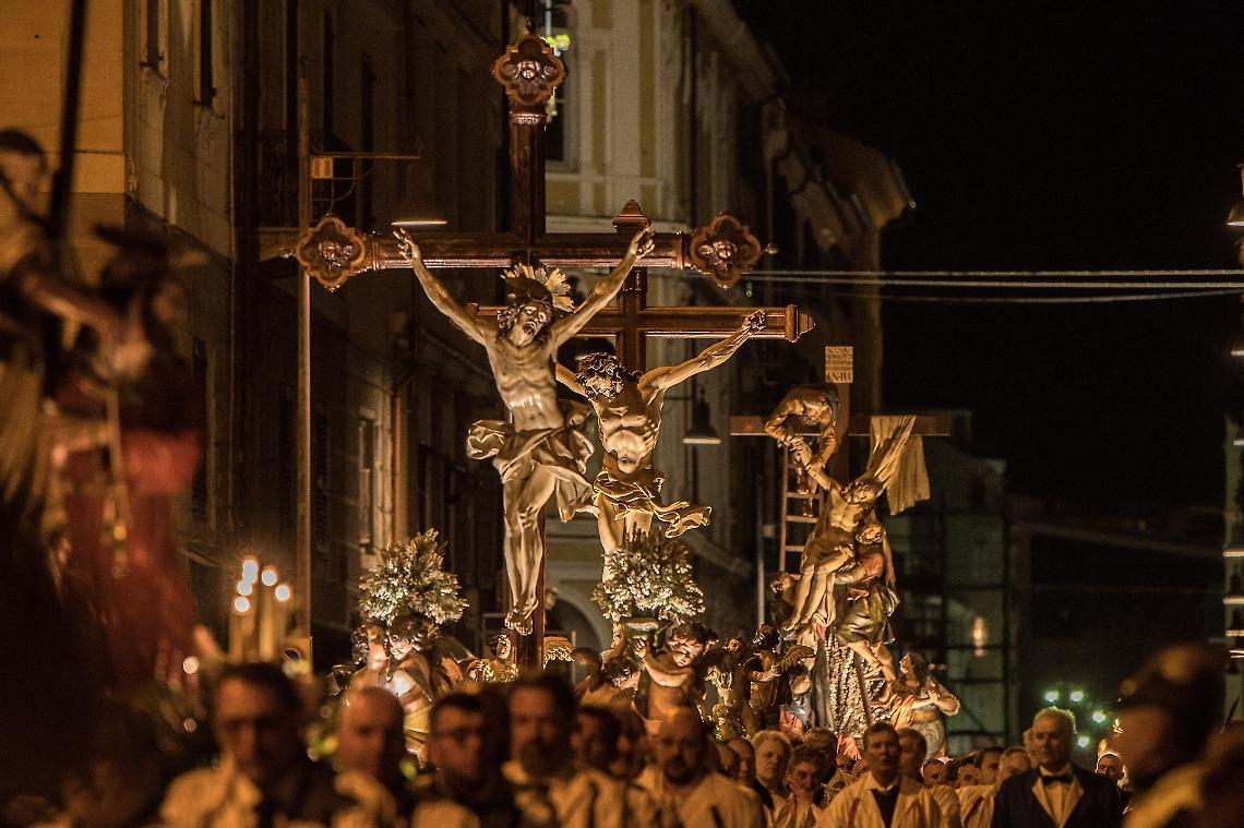 Tra luci e silenzi: Savona si accende nella notte della Passione