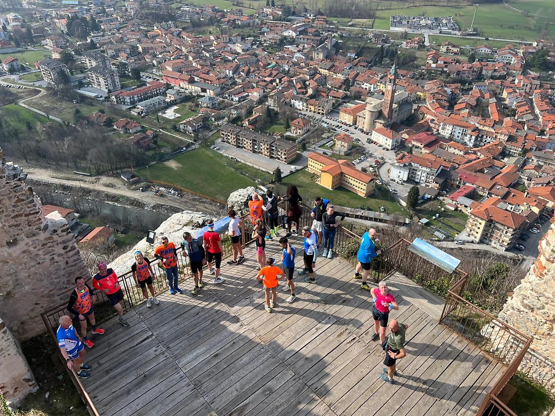 Tra sport e natura, torna la corsa che unisce i due castelli del paese