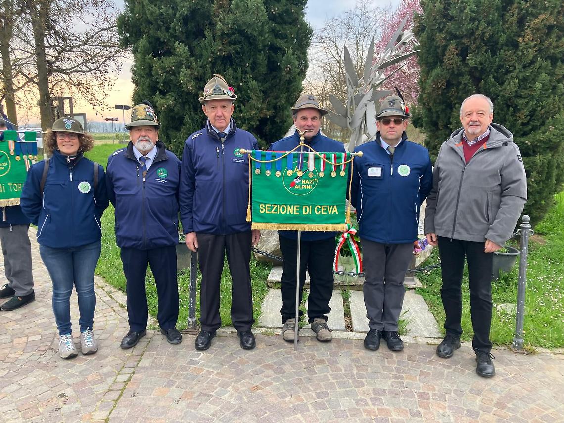 Orgoglio alpino in marcia: le Penne Nere rafforzano legami e valori