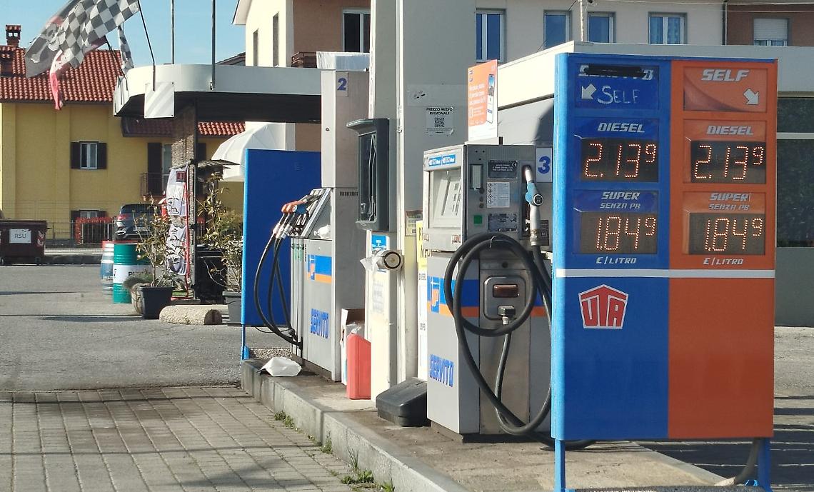 Il taglio delle accise non frena la corsa dei prezzi: gasolio di nuovo oltre i 2 euro
