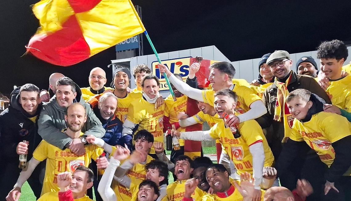 &Egrave; successo D nuovo: il piccolo borgo giallorosso nella leggenda