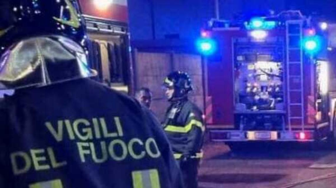 Incendio nella notte al bar del paese: probabile guasto elettrico