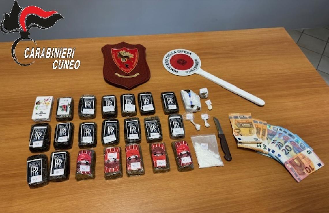 Inseguito, oppone resistenza ai Carabinieri. Aveva 25 grammi di cocaina addosso 