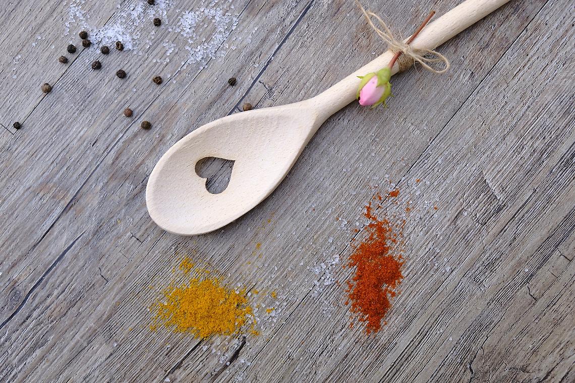 Trota e erbe spontanee: il mix di sapori che conquista la primavera