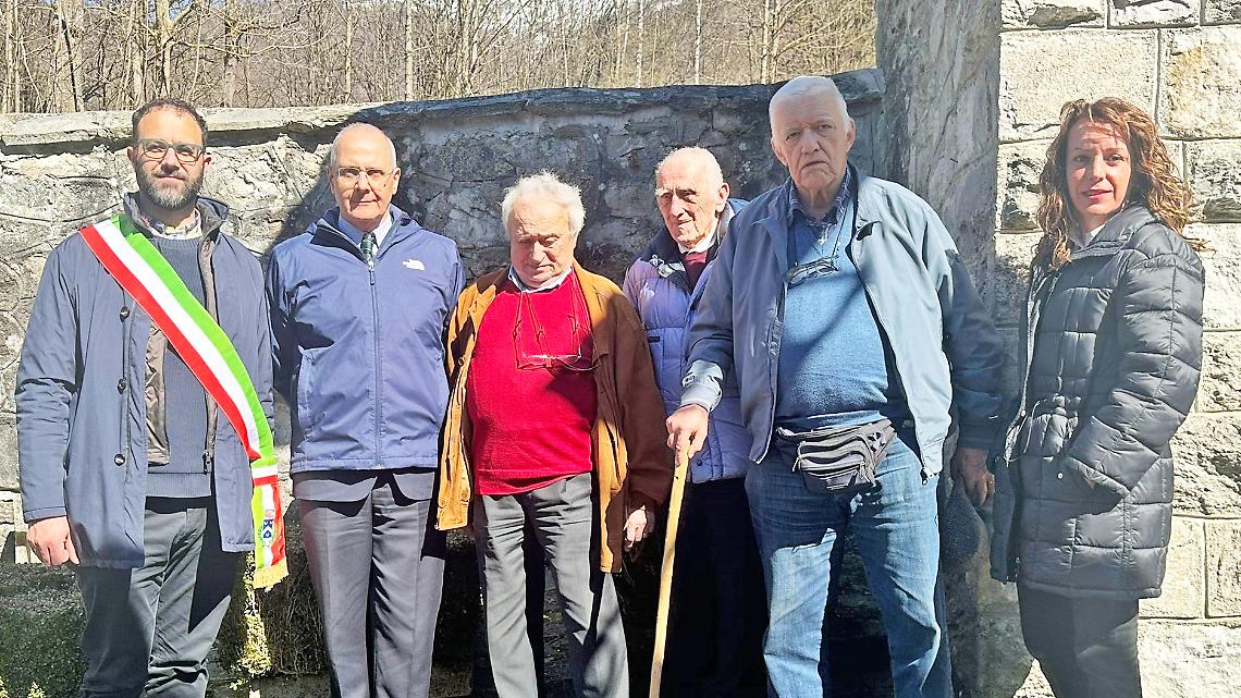 Un ritorno carico di emozione: il nipote rende omaggio all&rsquo;eroe partigiano