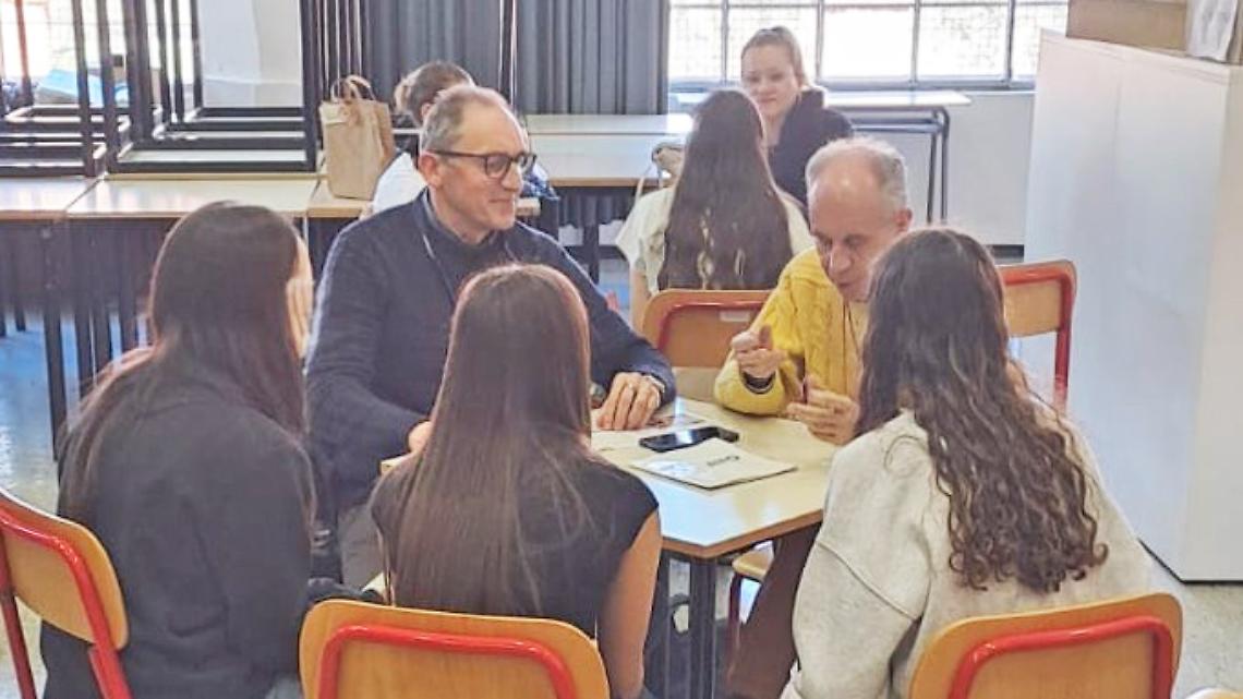 Dai banchi alla comunit&agrave;: il progetto che avvicina i giovani al volontariato