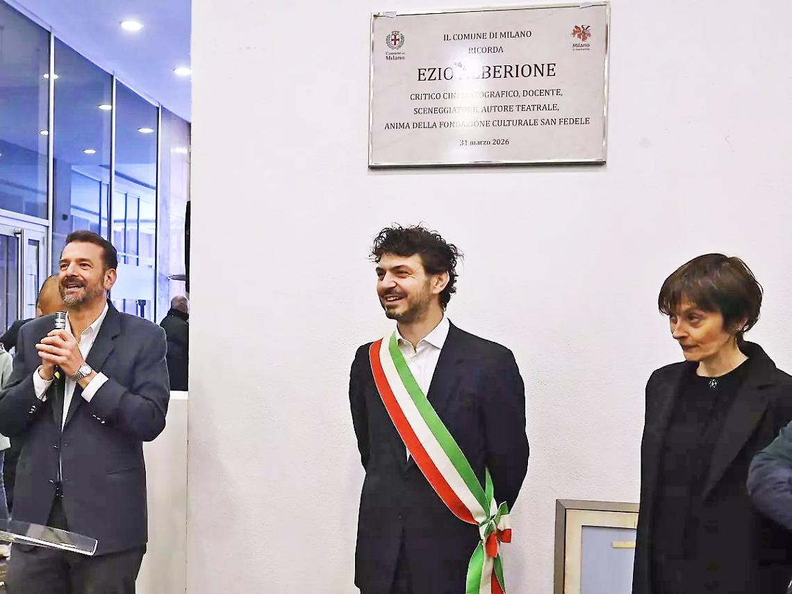 Milano ricorda Ezio Alberione: anche Giacomo Poretti alla posa della targa in sua memoria