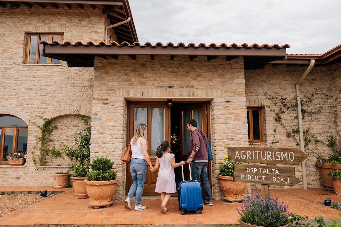 Pasqua vicino casa: addio mete lontane, vince la fuga tra agriturismi e sapori autentici