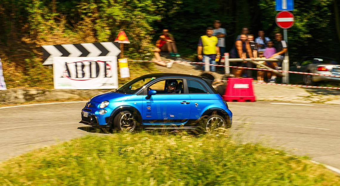 Auto storiche e da competizione tra le stradine delle Langhe: ecco "Bastia Motori"