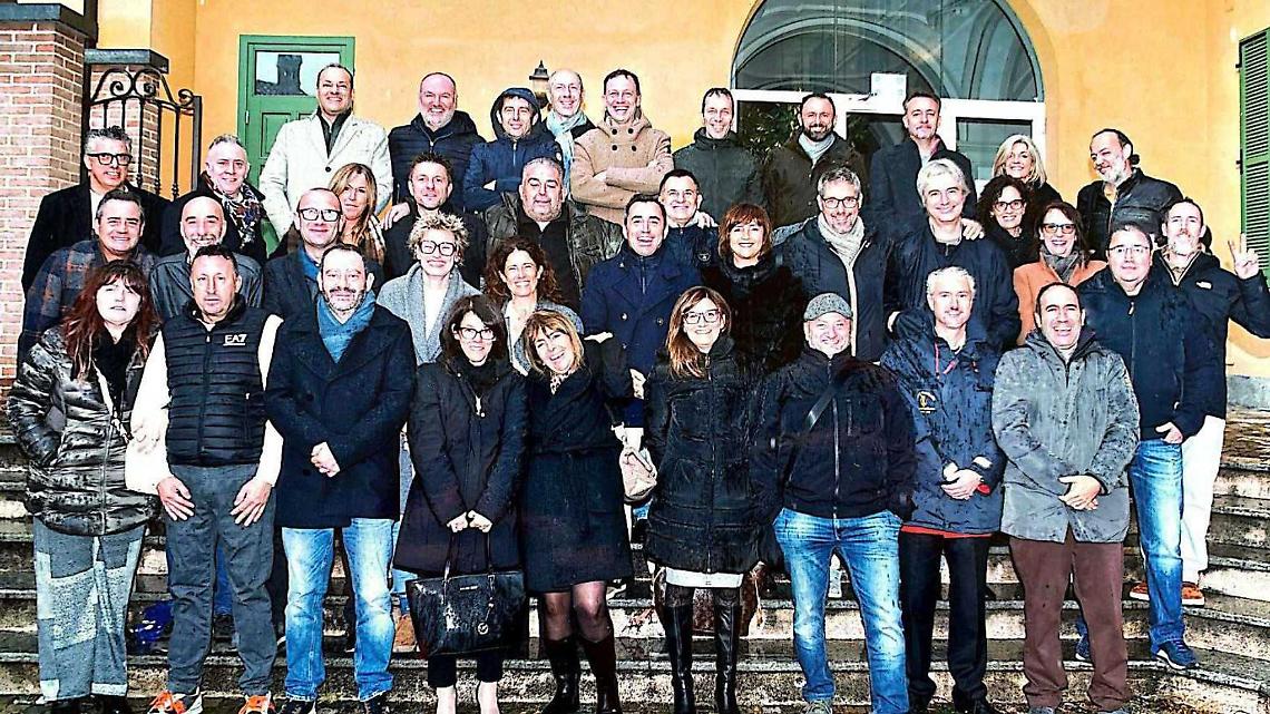 Una cena ogni mese, per festeggiare mezzo secolo di vita: la scelta in controtendenza dei coscritti