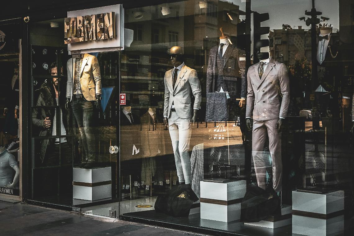 Fino a 6 mila euro per i negozi che investono su vetrine, insegne, dehors e telecamere