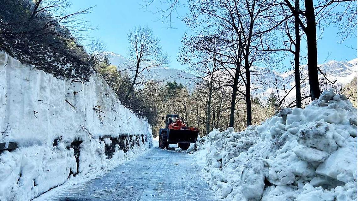 Il paesaggio &egrave; ancora bianco, ma gli escursionisti possono tornare sulla strada delle Gorre