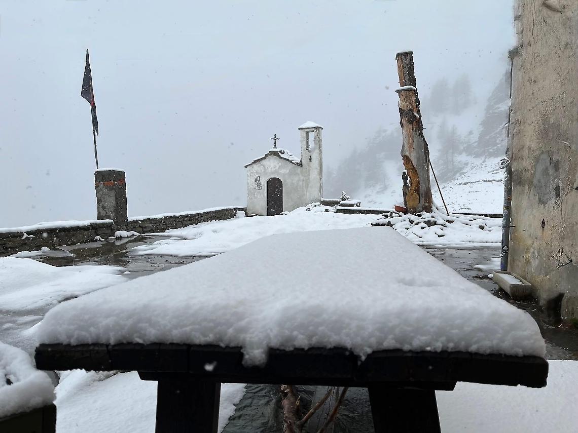 Nevicata di primavera: colpo di coda dell'inverno, sulle Alpi del Piemonte