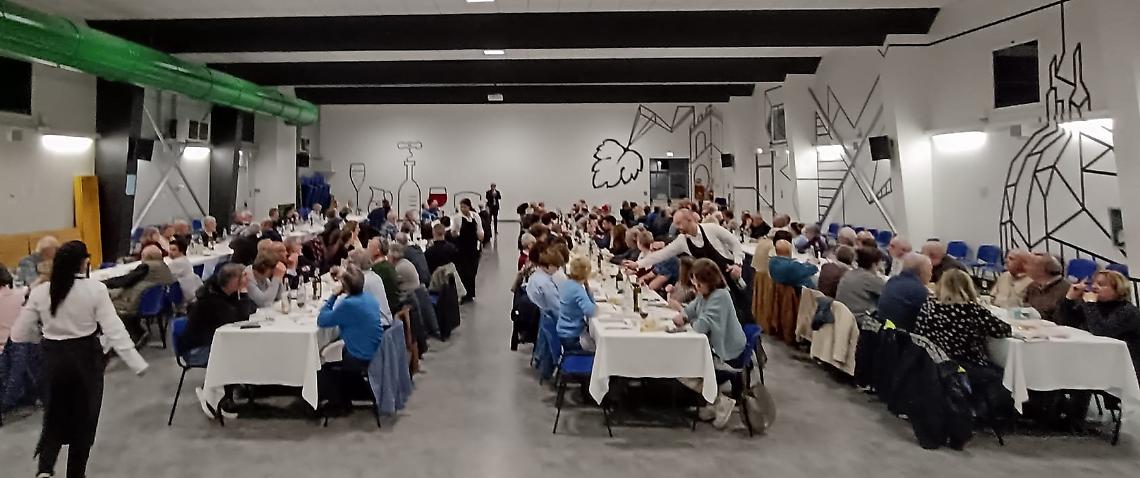 Centinaia di persone, un solo grande grazie: il Comune paga cena ai volontari