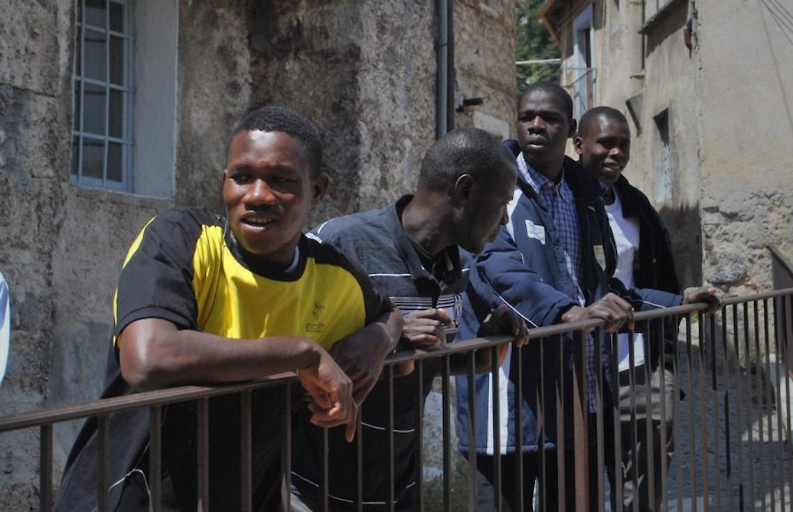 Chiude un altro centro di accoglienza in Riviera: i migranti trasferiti a Carcare
