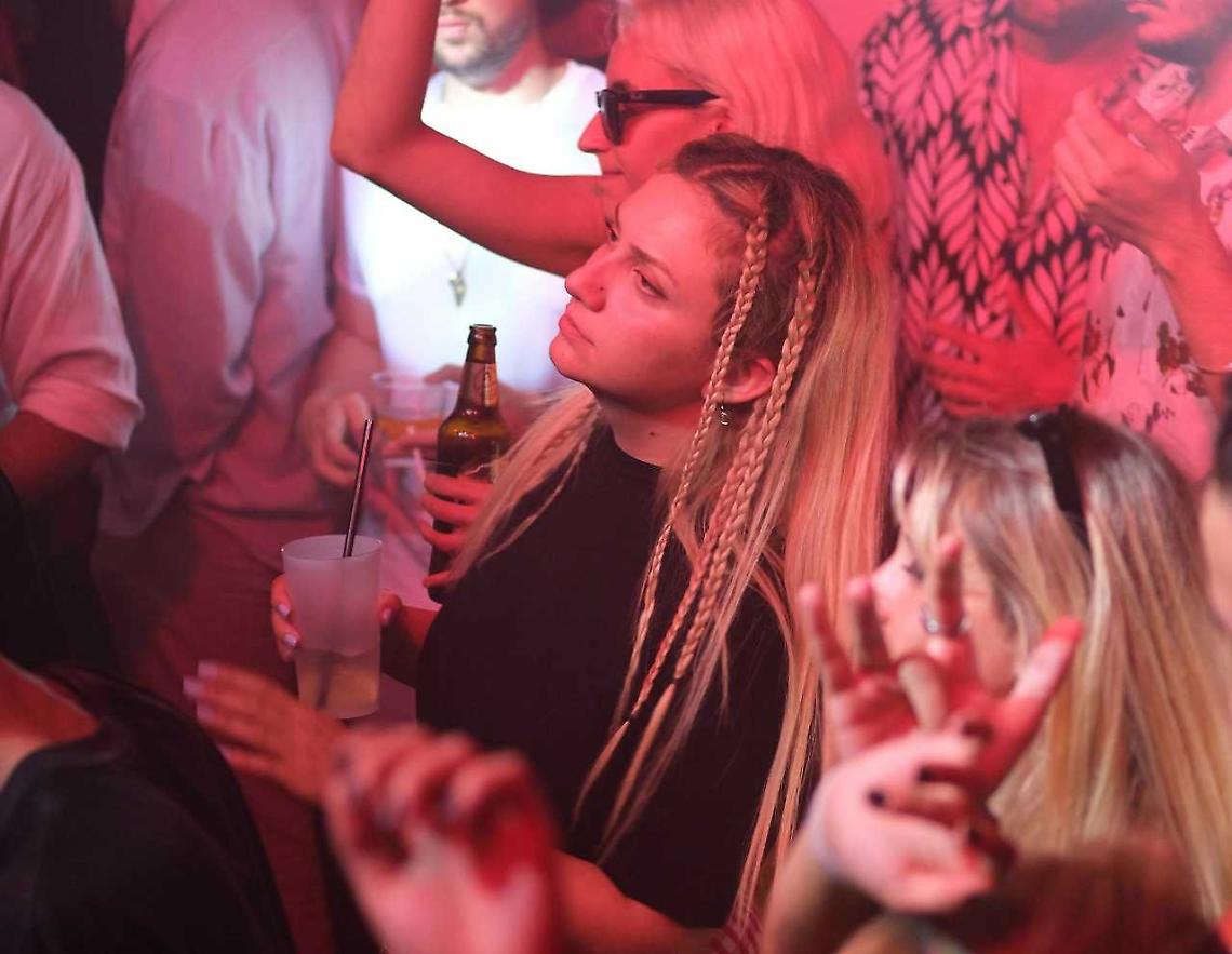 Musica, aperitivi, eventi: come garantire la sicurezza del pubblico dopo il caso Crans Montana?