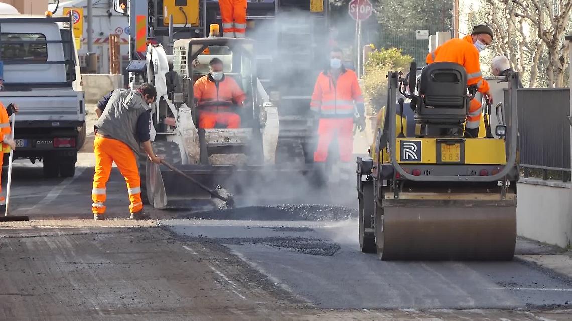 Aumentano anche i costi dell&rsquo;asfalto: manutenzione delle strade a rischio