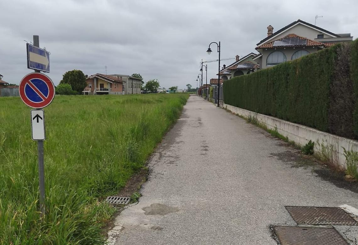 La strada &egrave; troppo stretta: il Comune istituisce il senso unico