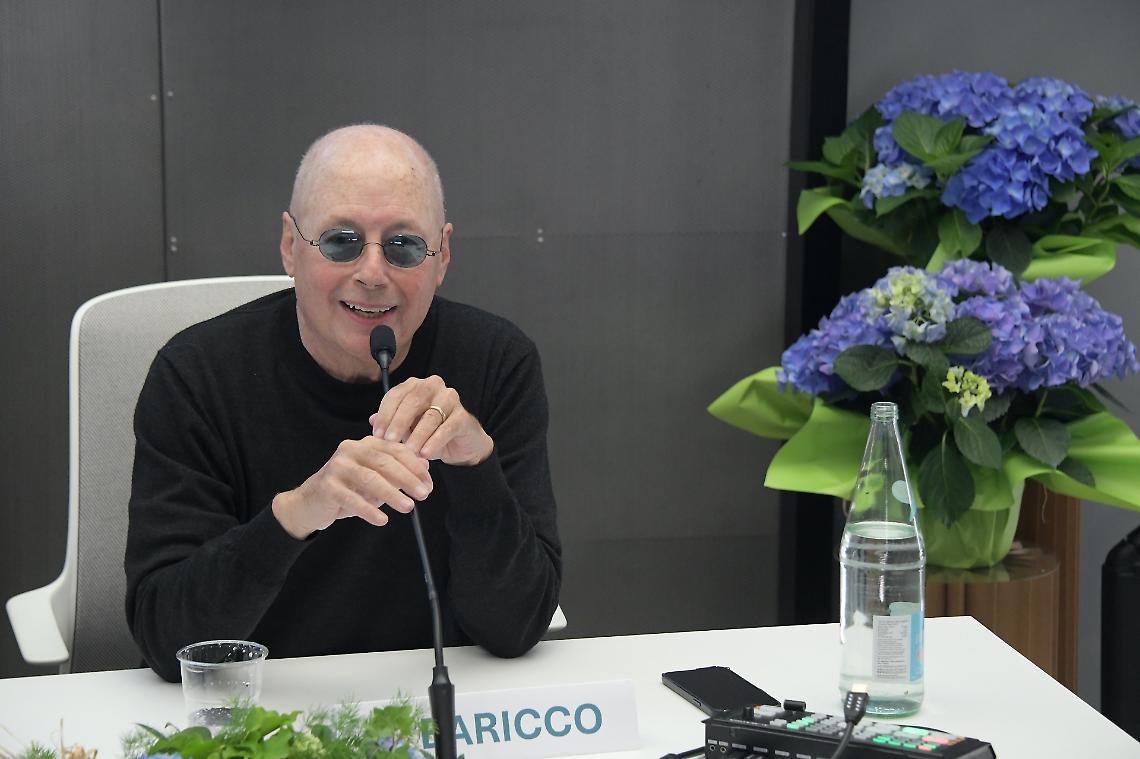 Gesti, parole, attenzioni: la cura della malattia va oltre i farmaci