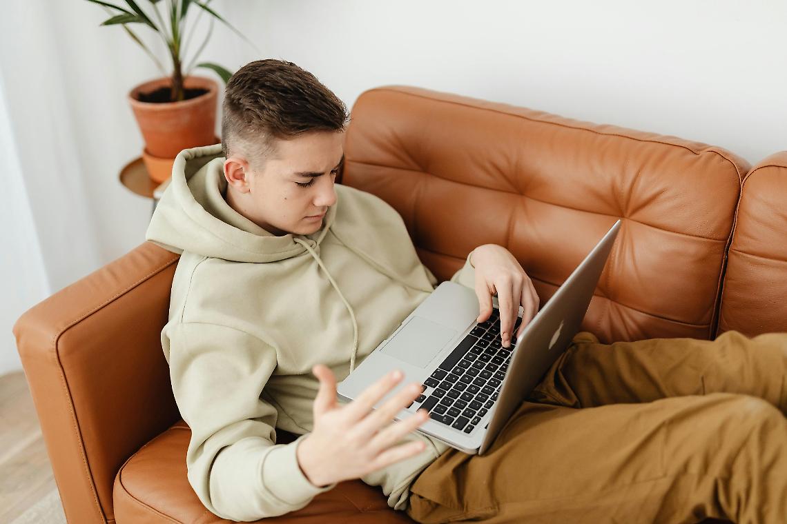 Sempre pi&ugrave; minori cadono nelle trappola dell&rsquo;azzardo: sai davvero cosa fa tuo figlio quando gioca online?