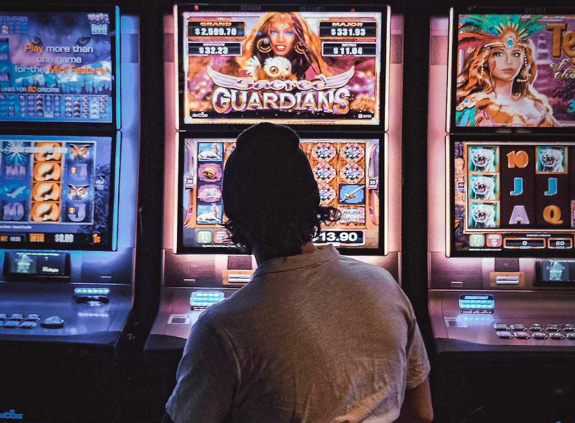 Gioco d'azzardo senza freni: 164 miliardi "bruciati" mentre il Paese paga il conto