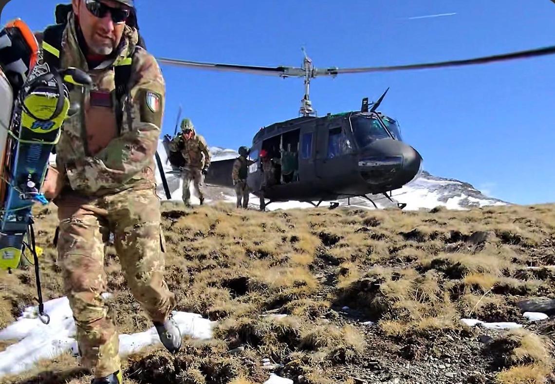 Soccorso tra neve e valanghe: ecco come si addestrano gli Alpini in montagna