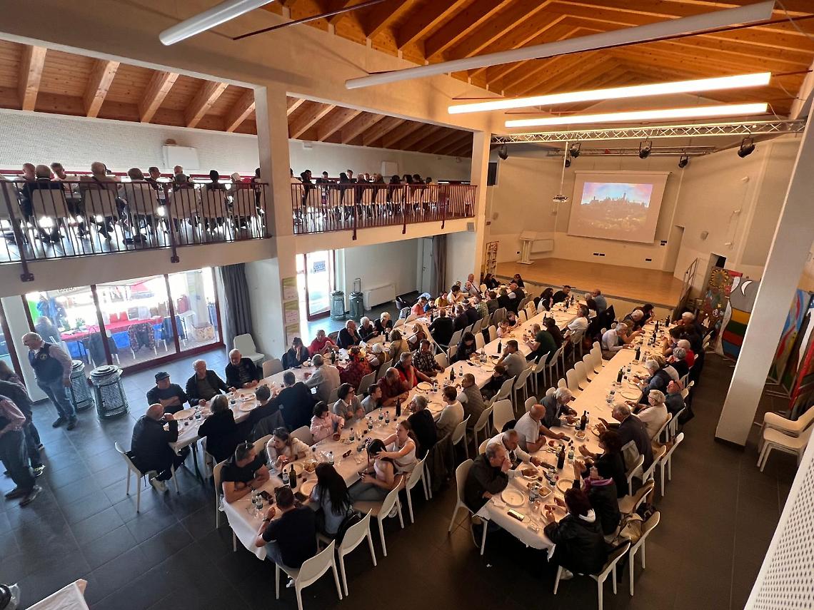 60 mila euro per nuove tinte e nuovo look grafico del salone polivalente