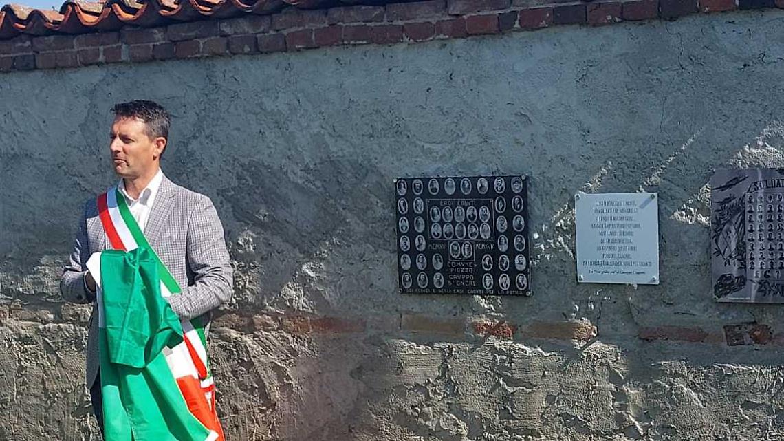 Mussolini e il re sulle targhe commemorative: &laquo;Immagini gi&agrave; coperte, nessun intento ideologico&raquo;