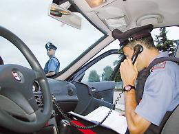Accoltella il collega in un parcheggio, camionista fermato per tentato omicidio