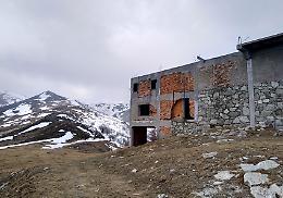 Garessio: si demolisce l'ex-stazione della cestovia sul Monte Berlino
