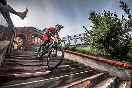 Urban Downhill: giù per la collina, da Piazza a Breo