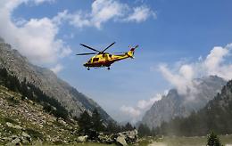 Cade sui sentieri di Viola in mountain bike, elitrasportato a Cuneo