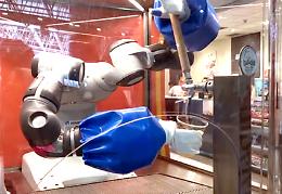 Nepo: il robot che spilla la birra è nato a Carrù - GUARDA IL VIDEO
