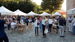 “Tastaben”: successo per la cena in piazza a Dogliani