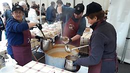 Cisrà di Dogliani: in tantissimi per gustare l'antica zuppa di Langa
