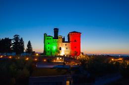 Le luci tricolori di Egea illuminano i luoghi simbolo delle Langhe