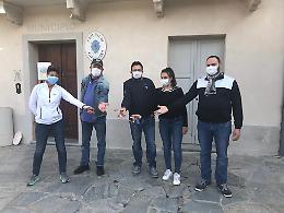 Farigliano: continua la protesta degli esercenti, che consegnano le chiavi al sindaco