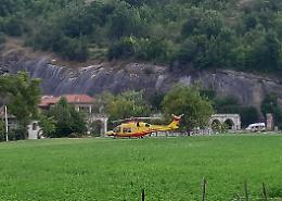 Prunetto, 56enne cade da un albero: elisoccorso in "codice rosso"