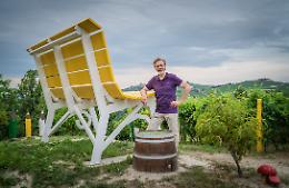 “Big bench”: a Montelupo Albese ecco la “panchina gigante” numero 100