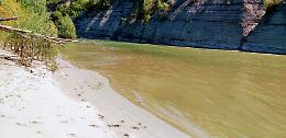 “Boom” di visitatori: alla spiaggetta di Clavesana, il Tanaro diventa “turistico”