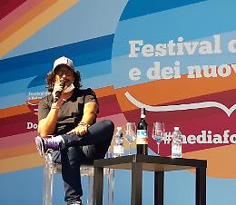 Dogliani: Alessandro Borghese infiamma il pubblico del "Festival della tv"