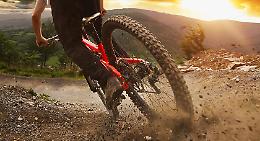 Cade con la MTB a Viola: grave una donna